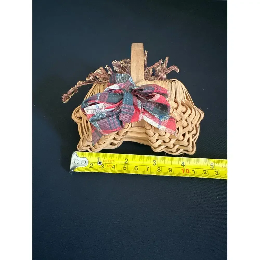 Vintage Mini Hand Woven Splint Gathering Primitive Buttocks Basket Miniature